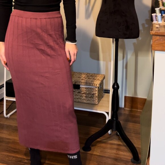 Stephanie Andrews Pink Sweater Skirt - Picture 2 of 4